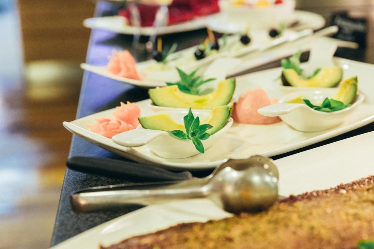Alpinhotel Pacheiner Трефен Екстериор снимка