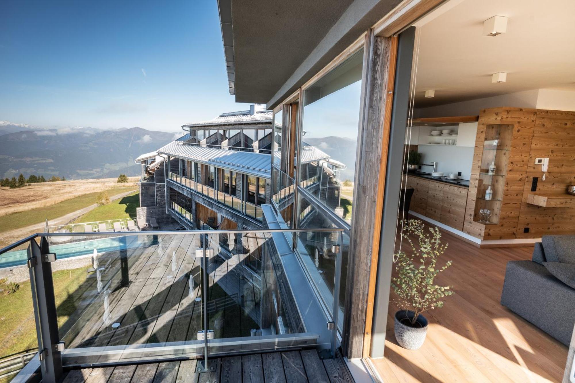 Alpinhotel Pacheiner Трефен Екстериор снимка
