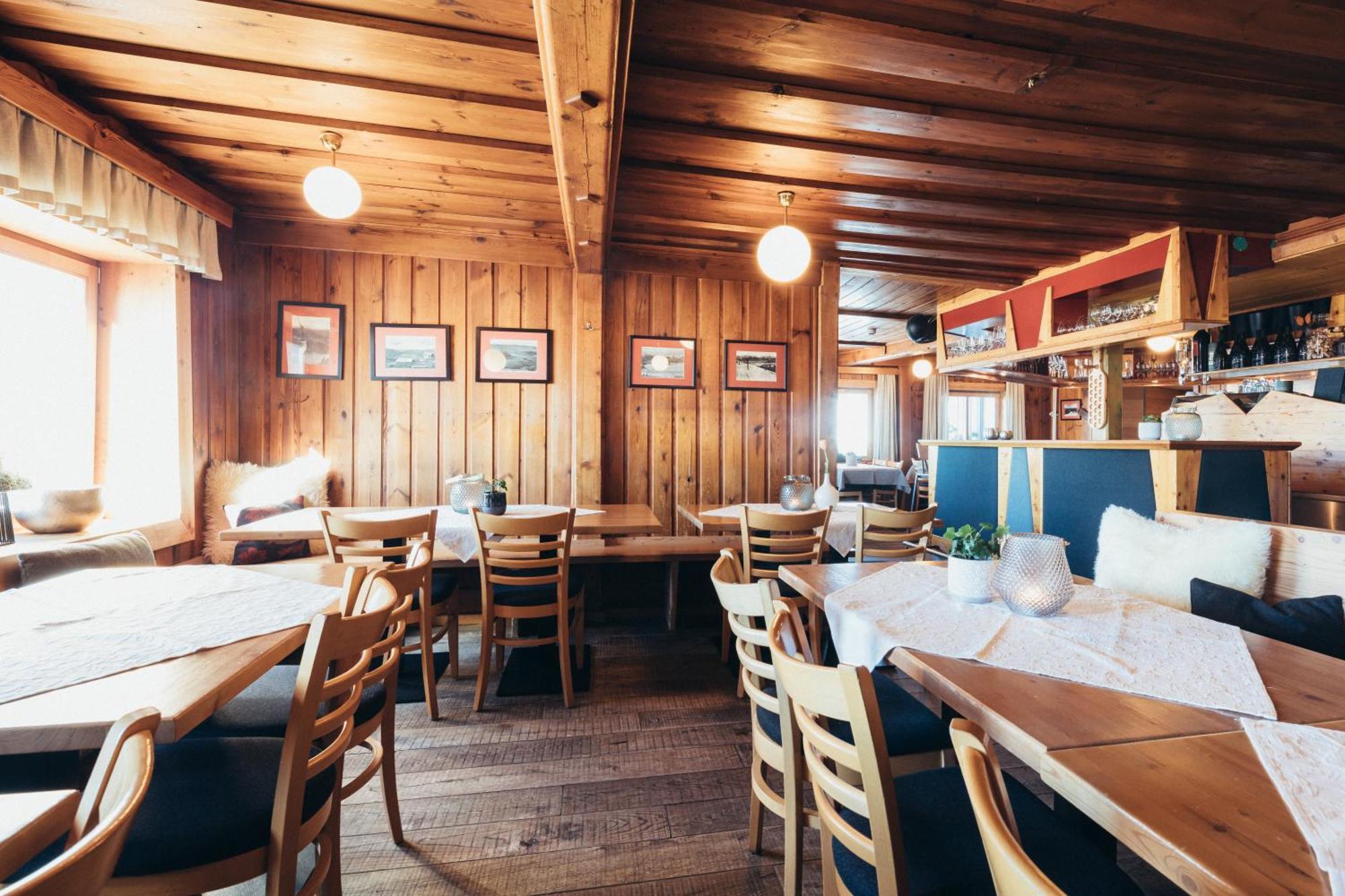 Alpinhotel Pacheiner Трефен Екстериор снимка
